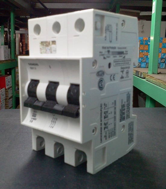 (OUTLET) INT TERMOMAG  3KA 3X 40A CURVA C