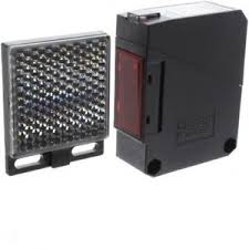 (CONSULTAR) SENSOR FOTOELEC. RETRO-REFLEX. POLARIZADO  - ALIM. 24-240V AC/DC - LIGHT ON. - CARCASA PLAST. - ALCANCE 12M - SALIDA RELE  - IP67 - C/ POTENCIOMETRO - CONEX. A BORNE  (Ex - VR-800)  (INCLUYE ESPEJO Y ESCUADRA FIJ.)