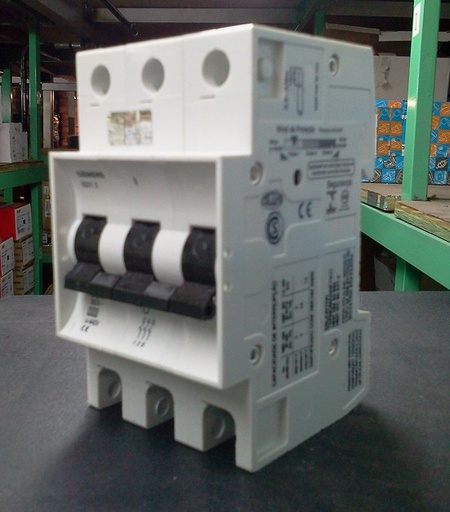 [100060015] (OUTLET) INT TERMOMAG  3KA 3X 25A CURVA C