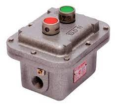 [*107841] (PEDIR PRECIO) CAJA de ALUMINIO APE. CON 2 PULSADORES PARA MARCHA y PARADA. TORNILLOS de ACERO INOX. de 104 x 72 x 81 mm INT. 2 ACCESOS a 180º de 3/4" NPT (CABECERAS). IP66.